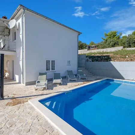 4 Bedroom Stunning In Bilice
