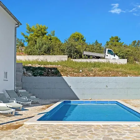 4 Bedroom Stunning In *