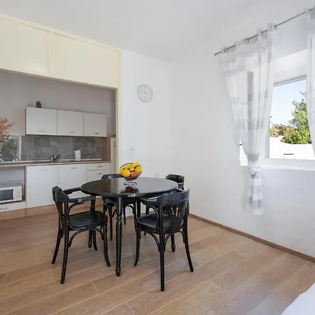 4 Bedroom Stunning In Bilice