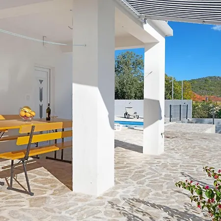 4 Bedroom Stunning In *
