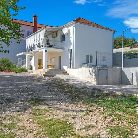4 Bedroom Stunning In * Bilice