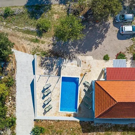 4 Bedroom Stunning In * Bilice