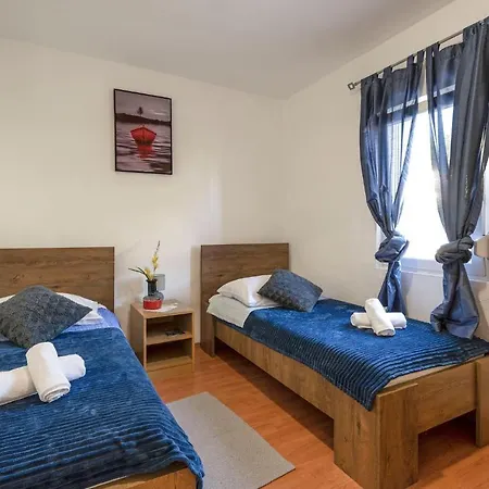 4 Bedroom Stunning In Bilice
